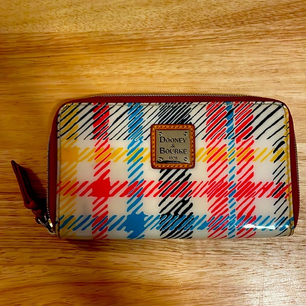 Authentic Like New Beautiful Dooney & Bourke 1975 Women’s Wallet!